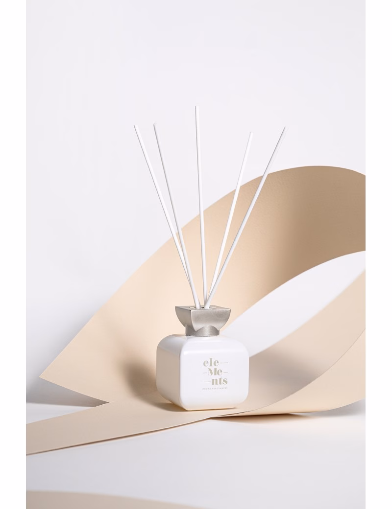 03-over-the-moon-home-fragrance-100-ml-elements.jpg — miniatură