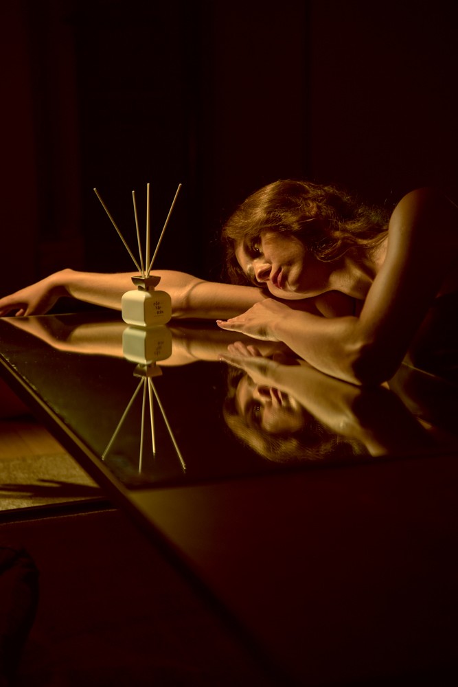Naked Love — imagine editorială